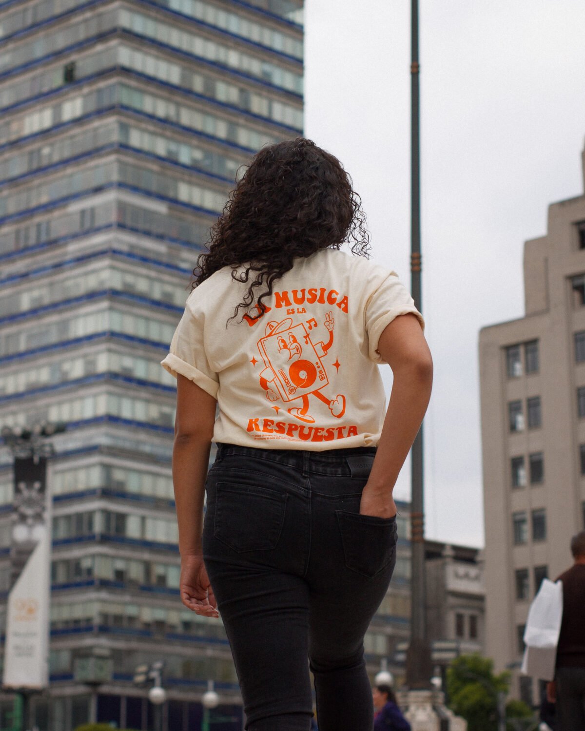 La Musica Naranja Tshirt